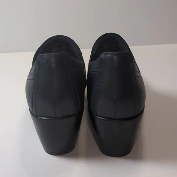 Clarks Navy Blue Women's Slip On Shoes Size 7.5 - Picture 4 of 12